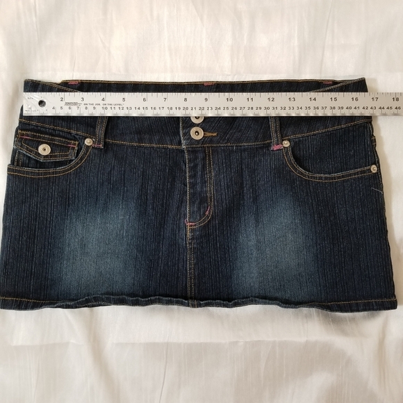 BONGO Cotton blend Dark Denim Mini Skirt In Size 7 - Picture 7 of 8